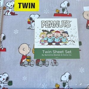 PEANUTS Christmas Twin SHEETS SET Snoopy Woodstock Charlie Brown Hot Chocolate